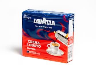Lavazza Italian Coffee Crema e Gusto classico double pack on white