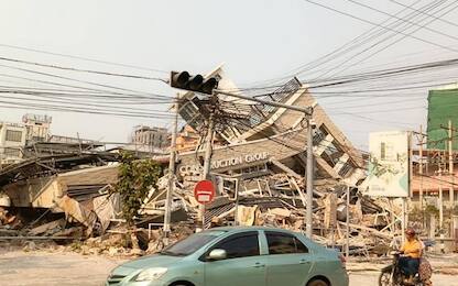 (250328) -- MANDALAY, March 28, 2025 (Xinhua) -- This photo taken on March 28, 2025 shows damaged buildings after an earthquake in Mandalay, Myanmar.
  A 7.9-magnitude earthquake struck Myanmar at 2:20 p.m. Friday (Beijing Time), according to the China Earthquake Networks Center (CENC). (Xinhua) - Myo Kyaw Soe -//CHINENOUVELLE_XxjpbeE007441_20250328_PEPFN0A001/Credit:CHINE NOUVELLE/SIPA/2503281554