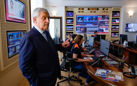 Tajani: 'Iran ha superato linea rossa sul nucleare'. Audizione alle 11