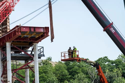 View of the new viaduct that will connect Genoa again from east to west on May 22, 2020 in Genoa, Italy. The new bridge will consist of a steel deck, with a continuous girder of a total length of 1067 meters consisting of 19 spans.
The last span of the bridge designed by architect Renzo Piano has just been fixed. (Photo by Fabrizio Di Nucci/NurPhoto via Getty Images)