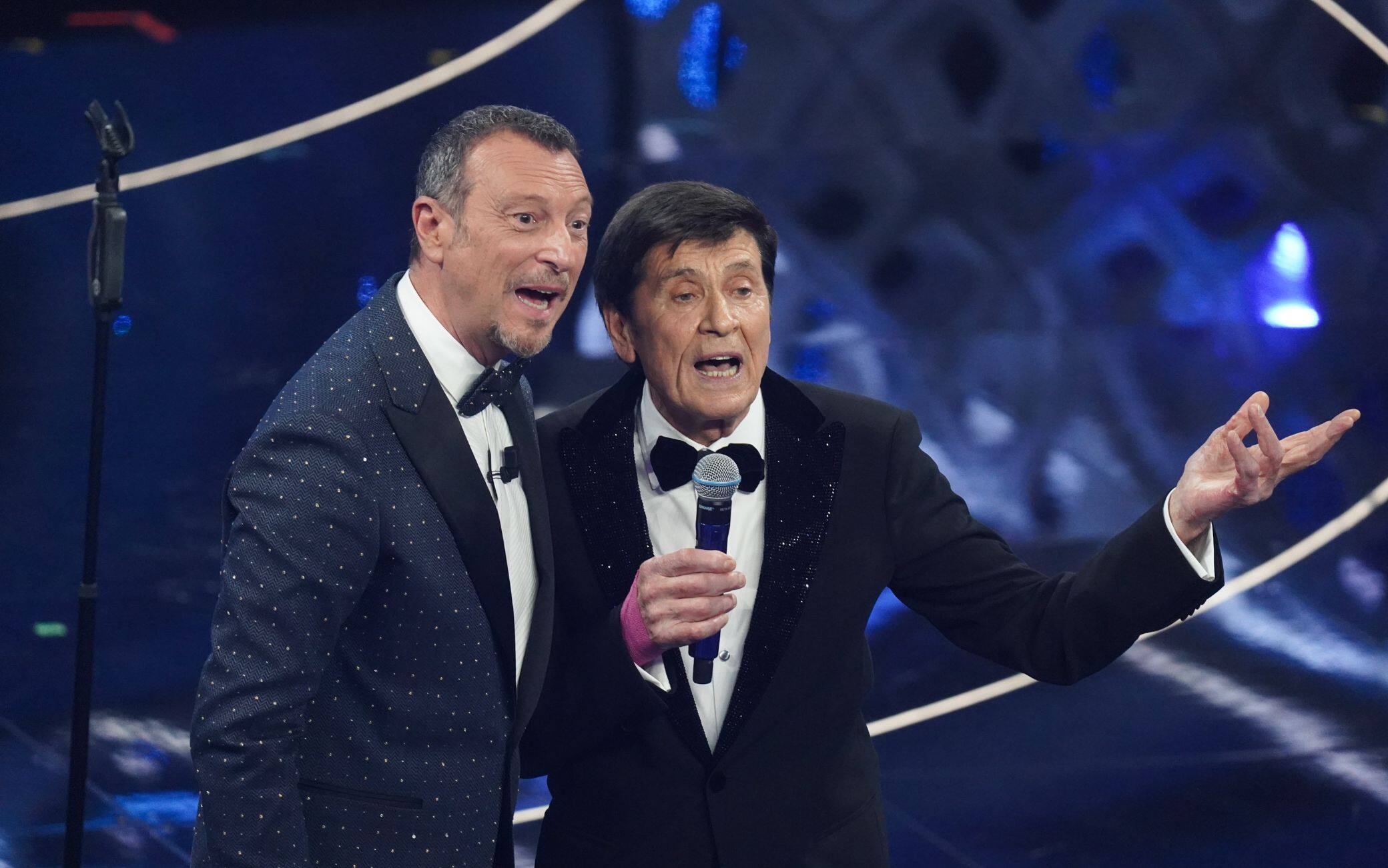 Gianni Morandi a Sanremo: tutte le volte al Festival, da concorrente a  ospite a co-conduttore. FOTO | Sky TG24