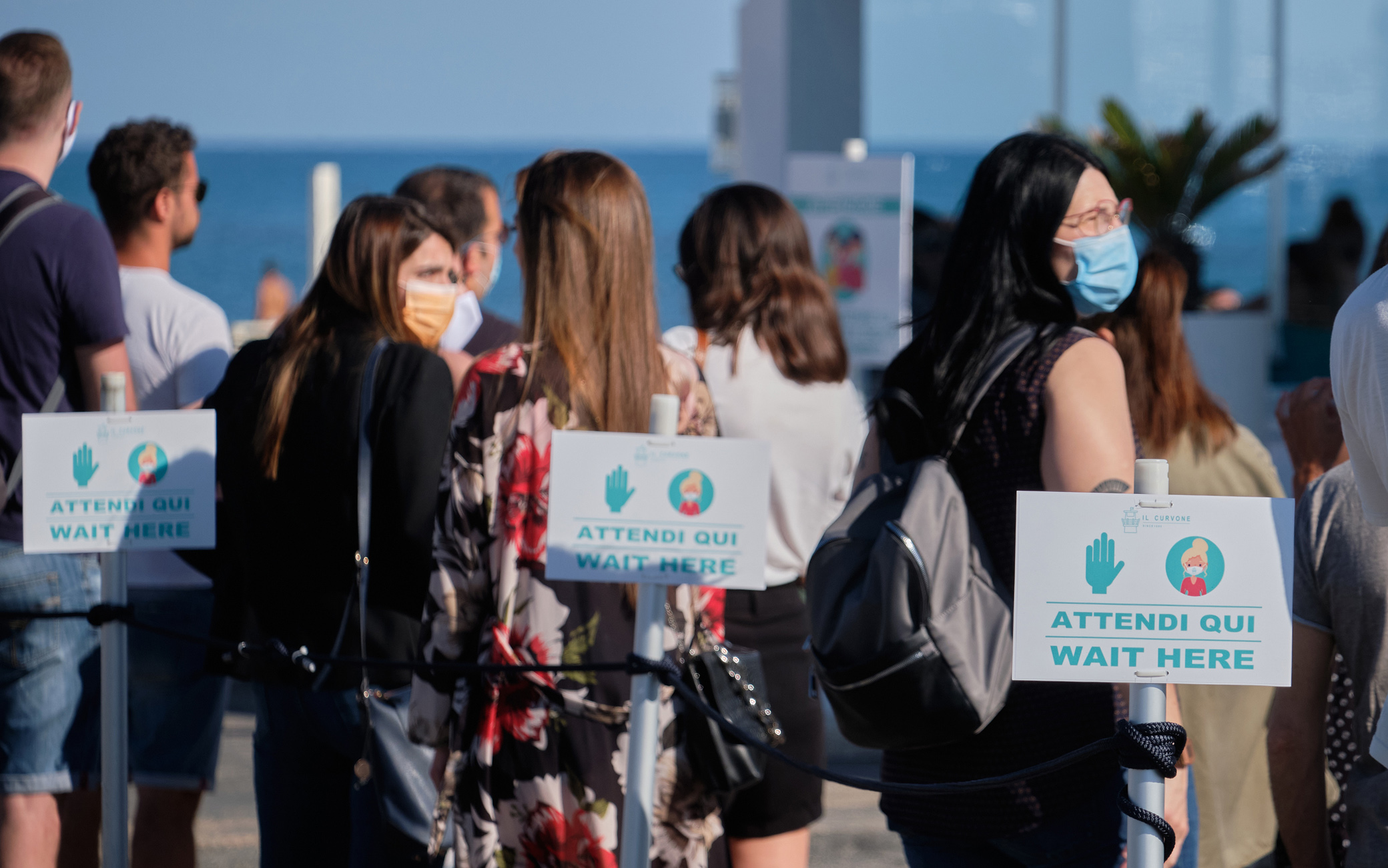 Coronavirus, Ostia: assalto alla spiaggia nel primo sabato post