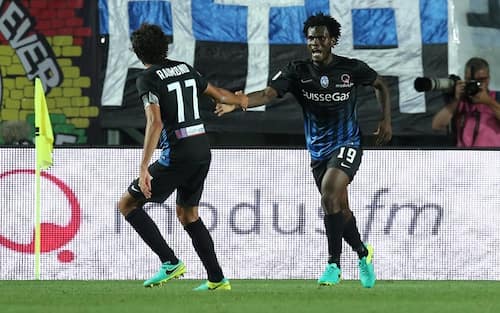 Atalanta's Franck Kessie (R) jubilates after scoring the goal during the Italian Serie A soccer match Atalanta BC vs SS Lazio at Atleti Azzurri d'Italia stadium in Bergamo, Italy, 21 August 2016.
ANSA/PAOLO MAGNI
