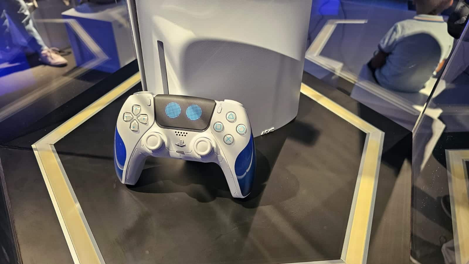 Il controller di Astro Bot per PS5