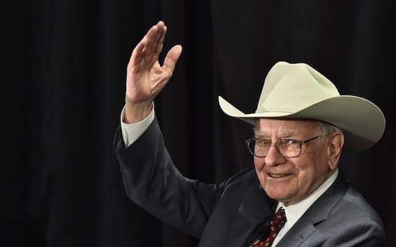 Warren Buffett Resigns from Berkshire Hathaway, Criticizes US Tariffs