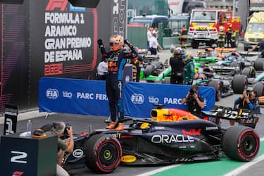 epa11432104 Red Bull Racing driver Max Verstappen of Netherlands celebrates winning the Formula One Grand Prix of Spain at the Circuit de Barcelona-Catalunya racetrack circuit in Barcelona, Spain, 23 June 2024.  EPA/ALEJANDRO GARCIA