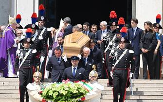 Il feretro al termine dei funerali di Stato presso la Basilica dei Santi Pietro e Paolo per i funerali di Stato di Arnaldo Forlani. Roma,10 luglio 2023. ANSA/CLAUDIO PERI