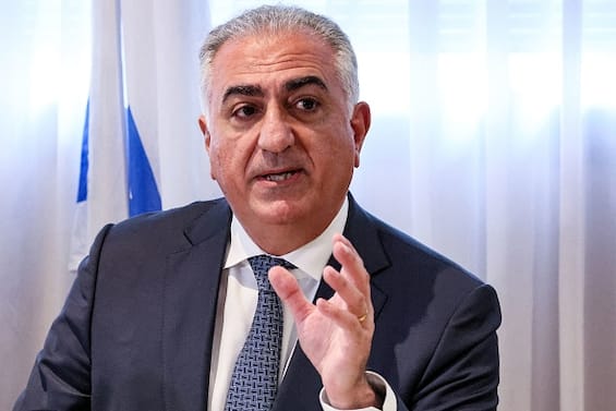 Reza Pahlavi, il figlio dello scià si candida a guidare l’Iran