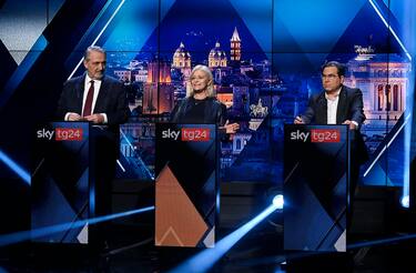 Il candidato del centrosinistra Alessio D'Amato (D), la candidata del M5S Donatella Bianchi e il candidato del centrodestra, Francesco Rocca, durante il Confronto di Sky TG24 in vista delle elezioni per la presidenza della Regione Lazio, Roma, 03 febbraio 2023. 
ANSA/RICCARDO ANTIMIANI