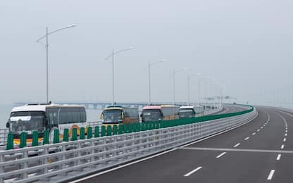 Hong Kong, aperto al pubblico il ponte più lungo del mondo. VIDEO