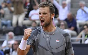 Stefano Napolitano of Italy react during the match against Nicolas Jarry of Chile (not pictured) during their men's singles match at the Italian Open tennis tournament in Rome, Italy, 13 May 2024. ANSA/ALESSANDRO DI MEO