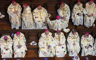 epa11764124 Clergy members wait before the inaugural mass at Notre Dame Cathedral in Paris, France, 08 December 2024. The Notre Dame de Paris Cathedral reopened on 07 December after nearly six years of renovation work following its destruction by a fire on 15 April 2019.  EPA/ALESSANDRA TARANTINO / POOL  MAXPPP OUT