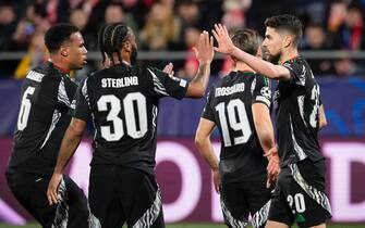 epa11861823 Arsenal FC's Jorginho (R) celebrates after scoring the 1-1 during the UEFA Champions League soccer match between Girona FC and Arsenal FC in Montilivi stadium in Girona, Catalonia, Spain, 29 January 2025.  EPA/David Borrat