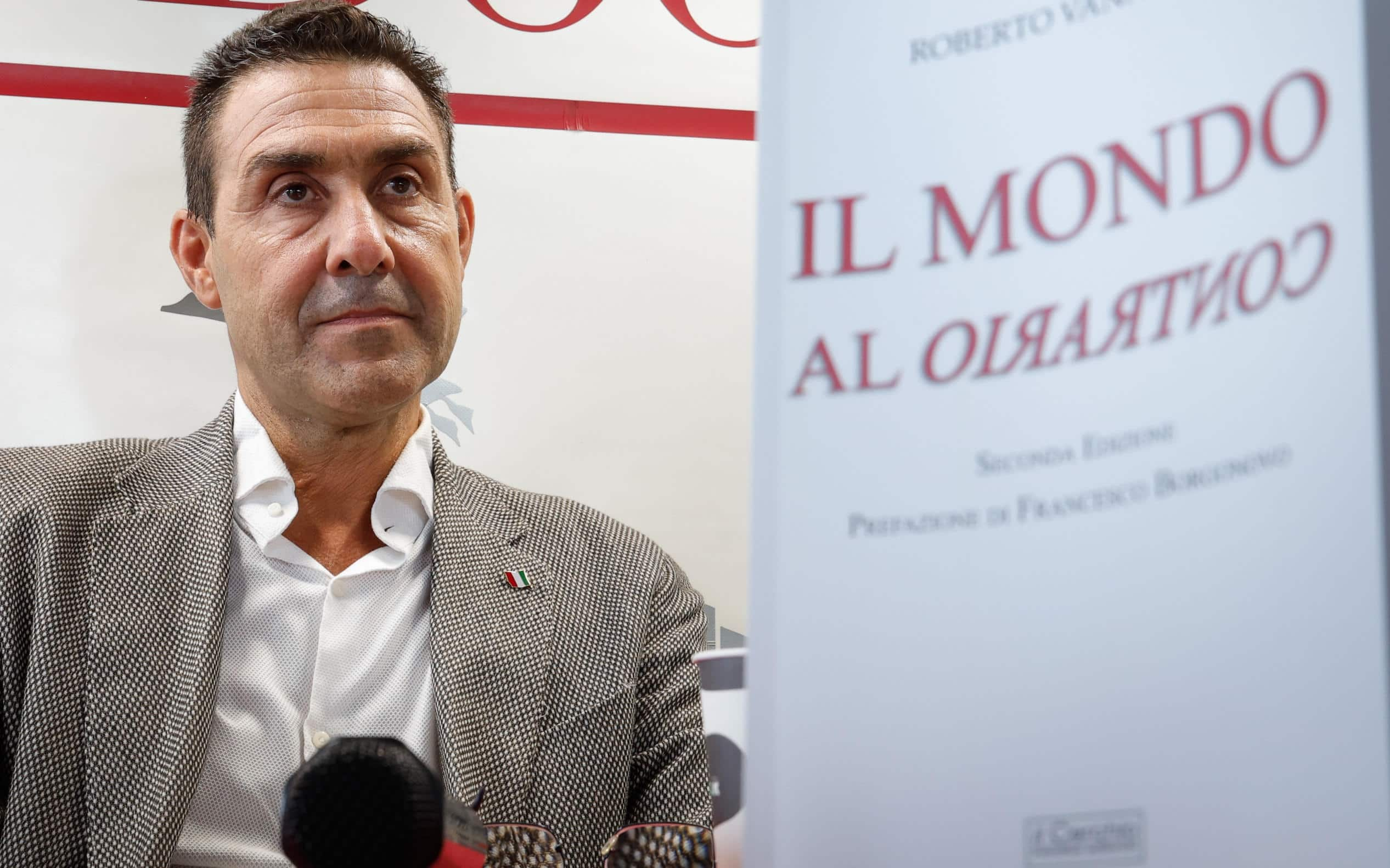 Il libro del generale Vannacci al liceo, interrogazione