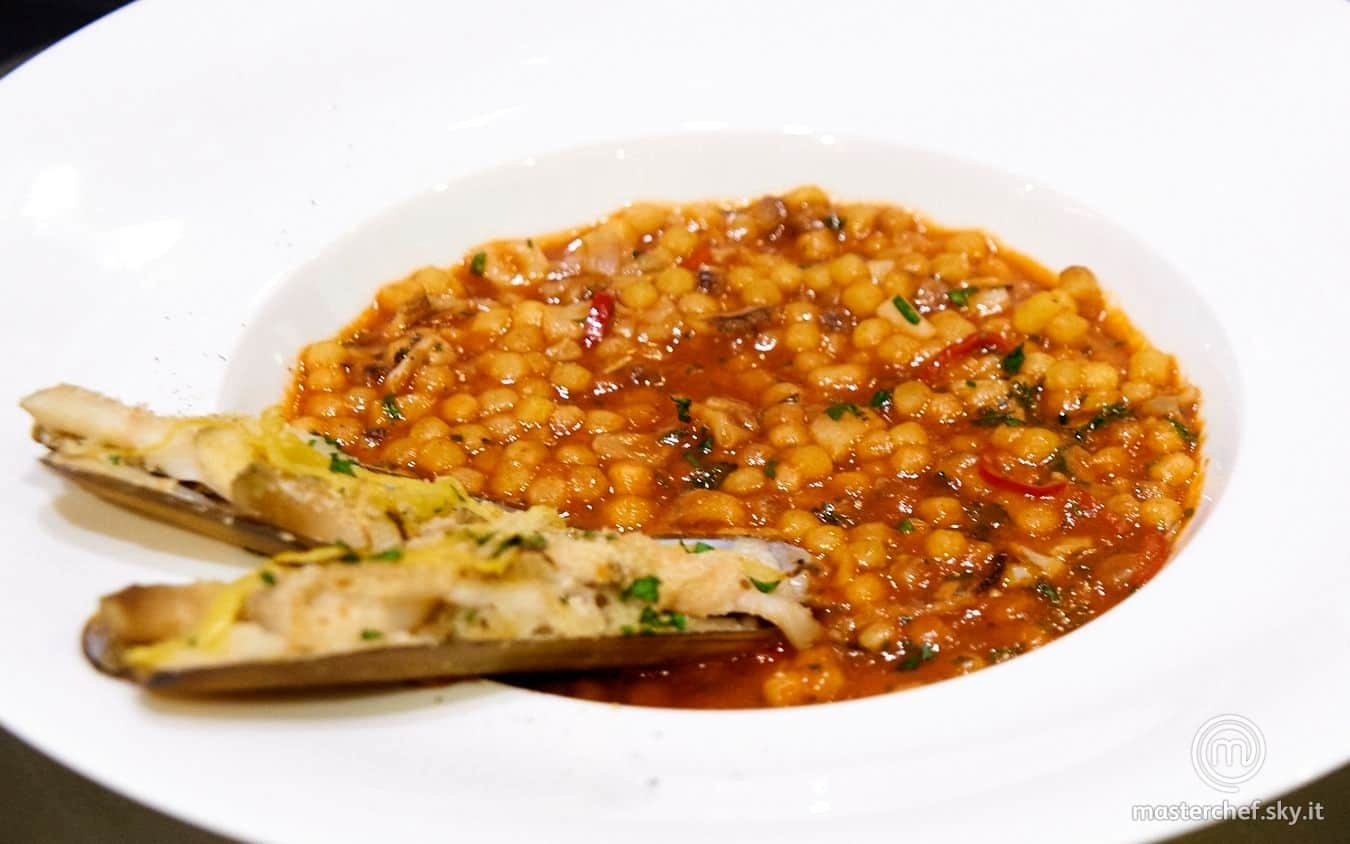 Zuppa di cannolicchi e fregola