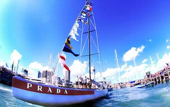 Italian syndicate Prada tow their yacht "Luna Rossa" out of Auckland's Viaduct Basin 24 Feburary 2000 as they head for the Hauraki Gulf for race day three of the America's Cup 2000 against defenders Team New Zealand.  AFP PHOTO/SANDRA TEDDY


