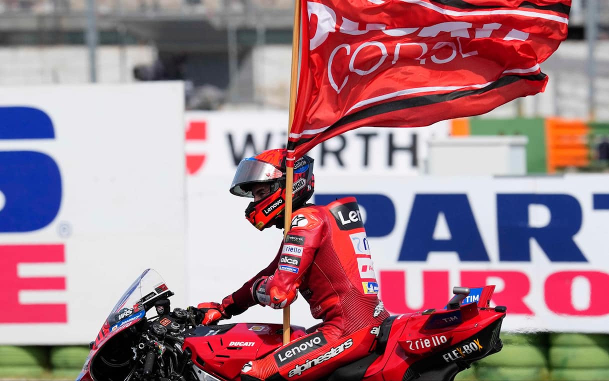 https://static.sky.it/editorialimages/8f8c4f2780743852a39b3c148c0cf6e436e0fa4a/skysport/it/motori/motogp/motogp-piloti-record-vittorie-stagione/marc_marquez_ansa_23.jpg?im=Resize,width=1218