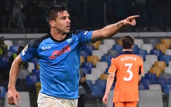  Napoli's foreward Giovanni Simeone  jubilates with his teammate after scoring the goal    during the Champions League group A soccer match between Napoli and Rangers FC , in 'Maradona Stadium' Naples, Italy, 26 october 2022. 