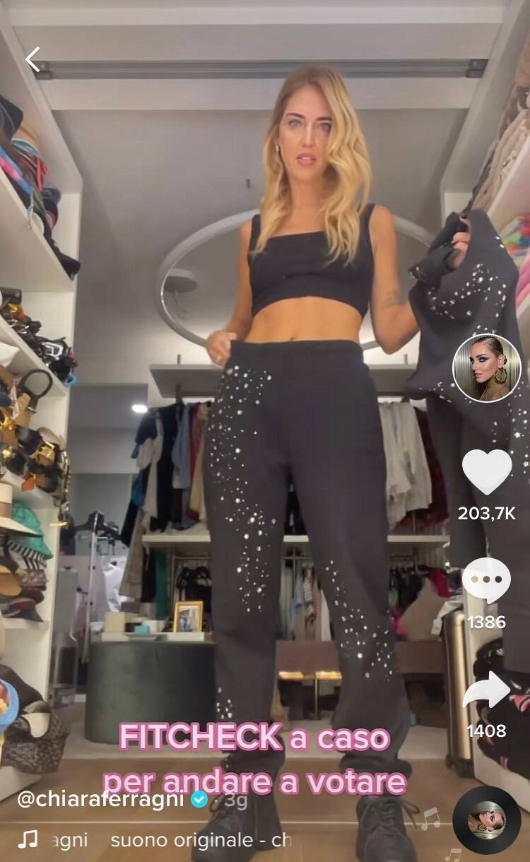 Foto outfit Chiara Ferragni il 25/9