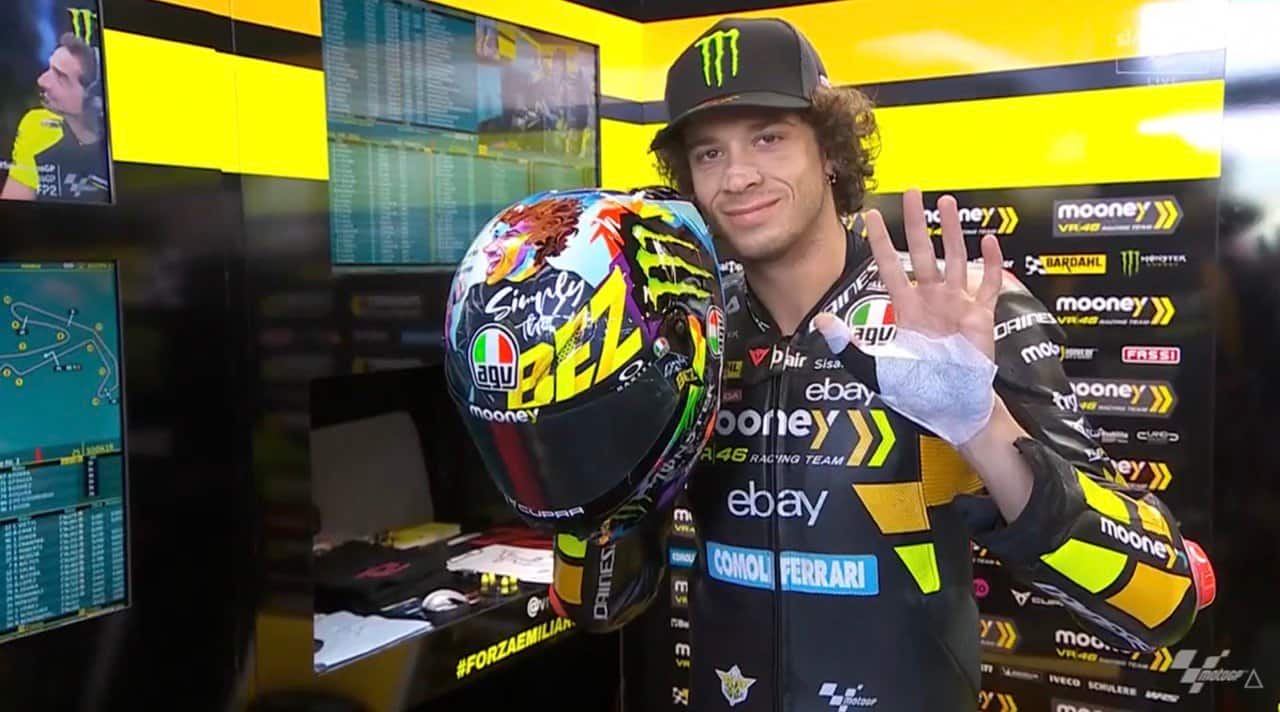 Il casco di Bezzecchi per Misano