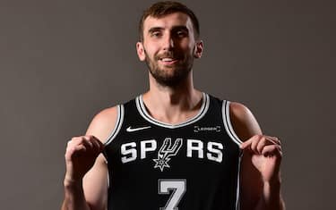 4. LUKE KORNET AGLI SPURS