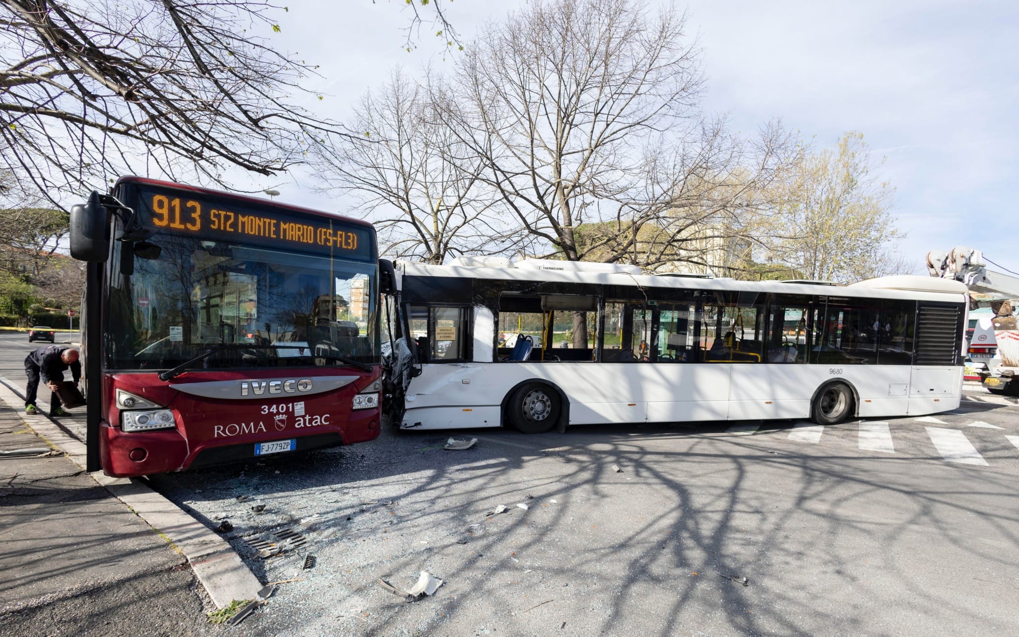 Lo scontro tra due bus a Roma