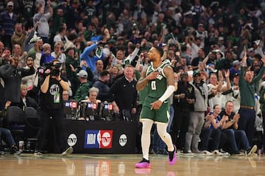 SENZA ANTETOKOUNMPO È LILLARD SHOW