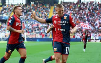 Genoa’s Albert Gudmundsson (R) jubilates with his teammate Mateo Retegui after scoring the goal during the Italian Serie A soccer match Udinese Calcio vs Genoa CFC at the Friuli - Dacia Arena stadium in Udine, Italy, 1 October 2023. ANSA / GABRIELE MENIS