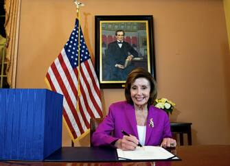 La vincitrice dell'approvazione del piano infrastrutture? Nancy Pelosi