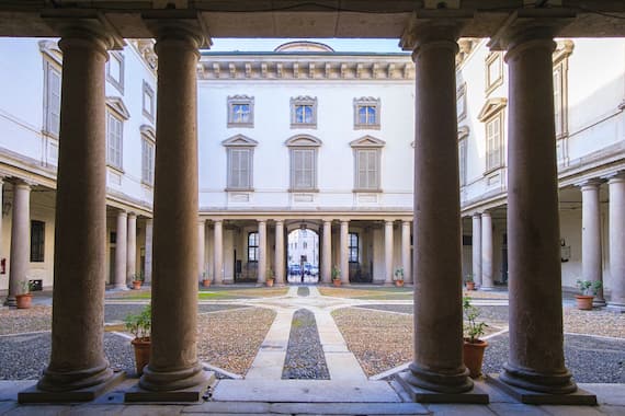 Il Cortile d'Onore di Palazzo Litta (Milano), © Roberto Morelli su concessione del Ministero della Cultura