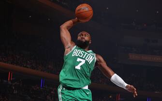 NEW YORK, NY - OCTOBER 25: Jaylen Brown #7 of the Boston Celtics dunks the ball during the game against the New York Knicks on October 25, 2023 at Madison Square Garden in New York City, New York.  NOTE TO USER: User expressly acknowledges and agrees that, by downloading and or using this photograph, User is consenting to the terms and conditions of the Getty Images License Agreement. Mandatory Copyright Notice: Copyright 2023 NBAE  (Photo by Nathaniel S. Butler/NBAE via Getty Images)