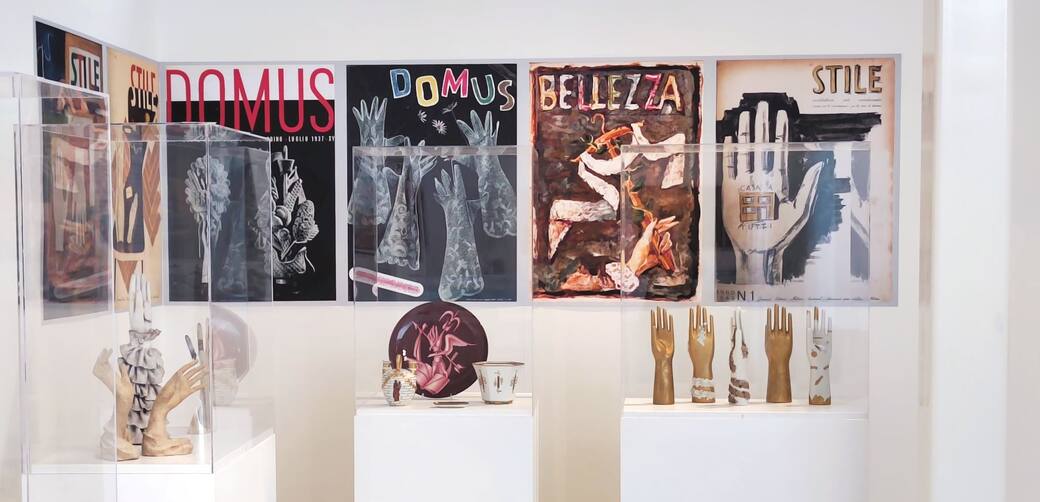 Vista_dell’allestimento_della_mostra_Gio_Ponti._Ceramiche_1922-1967_Oltre_duecento_opere_dell’inventore_del_Made_in_Italy._Courtesy_MIC_Faenza.jpg