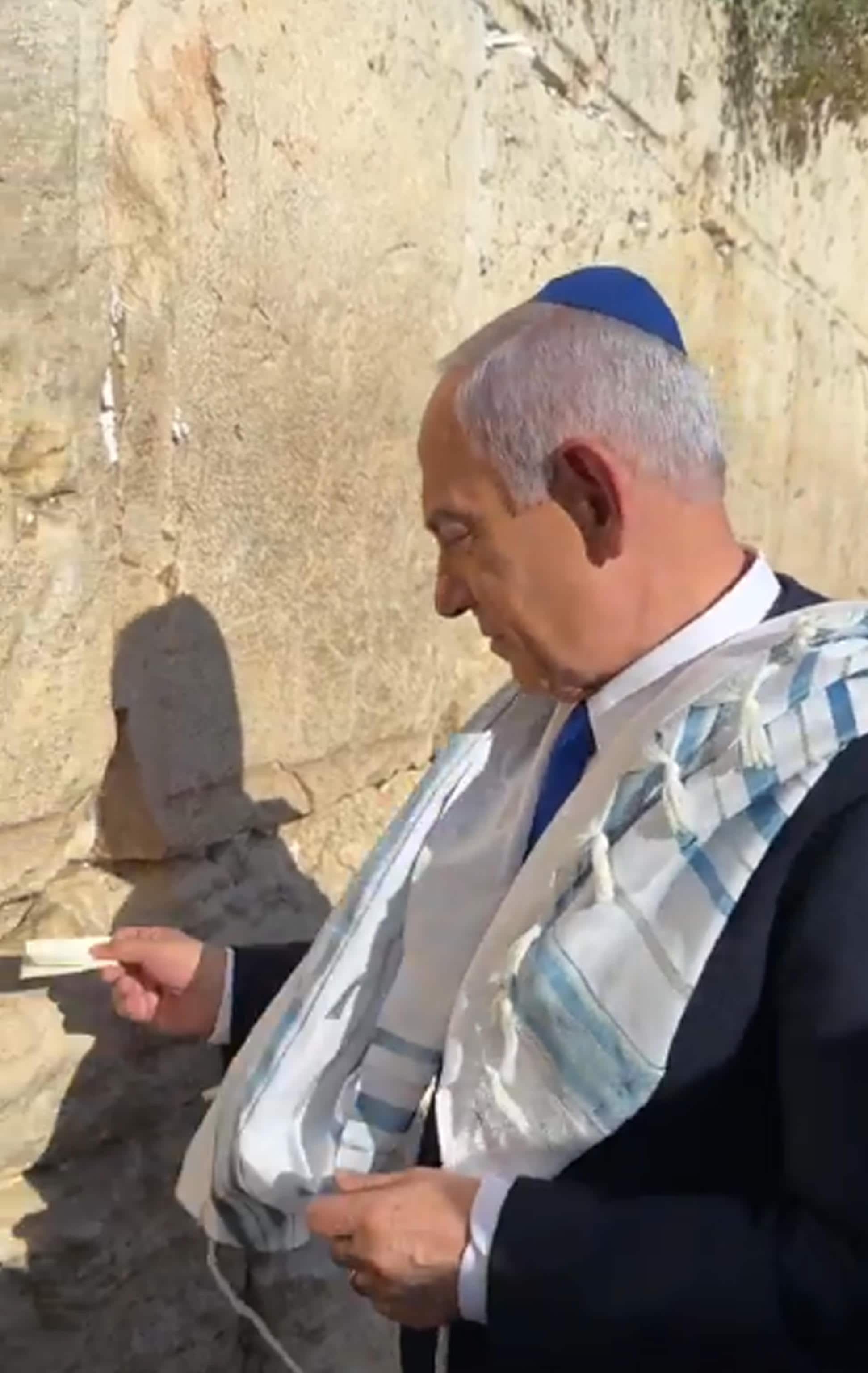 Netanyahu al Muro del Pianto prega per Trump
