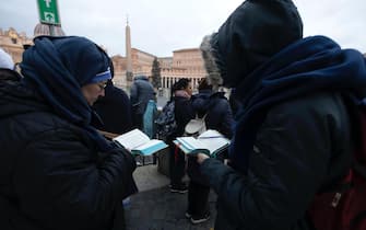 Nuns, priests and faithful gather in St. Peter's Basilica to pay their last respects to the body of Benedict XVI in the Vatican, 02 January 2023. Former Pope Benedict XVI died on 31 December at his Vatican residence, aged 95.
ANSA/MASSIMO PERCOSSI