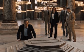 Langdon (Tom Hanks) with Sinskey (Sidse Babett Knudsen) and Harry Sims (Irrfan Khan) in Columbia Pictures' INFERNO.