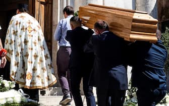 I funerali del bambino morto alle terme