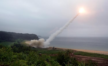 epa06115702 A handout photo made available by South Korea's Joint Chiefs of Staff (JCS) shows a US Army Tactical Missile System (ATacMS) being launched at an undisclosed location on the east coast, South Korea, 29 July 2017, as South Korea and the United States conduct a joint missile exercise in response to North Korea's firing an intercontinental ballistic missile the previous day.  EPA/SOUTH KOREA'S JOINT CHIEFS OF STAFF HANDOUT  HANDOUT EDITORIAL USE ONLY/NO SALES