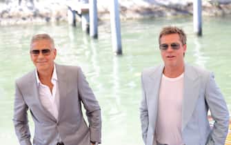 George Clooney e Brad Pitt alla Mostra del Cinema di Venezia VENICE, ITALY - SEPTEMBER 01: George Clooney and Brad Pitt are seen at the 81st Venice International Film Festival on September 01, 2024 in Venice, Italy. (Photo by Ernesto Ruscio/Getty Images)
