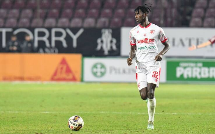 Il presunto Edelino Ié sceso in campo con la maglia della Dinamo Bucarest