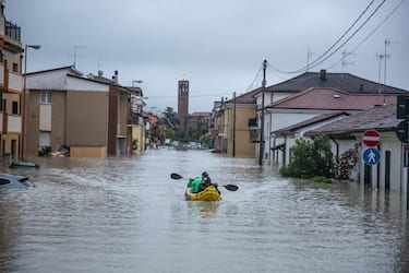 A citizen with an inflatable kayak goes back and forth between the flooded houses to bring some people stuck in the house to dry land, in Cesena, Italy, 17 May 2023. A fresh wave of torrential rain is battering Italy, especially the northeastern region of Emilia-Romagna and other parts of the Adriatic coast. ANSA/MAX CAVALLARI