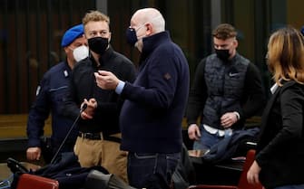 cerciello rega epa09056503 Defendant Finnegan Lee Elder (L) talks with his lawyer Renato Borzone (C) as he arrives with other defendant Gabriel Natale-Hjorth (R) for a hearing in the trial where they are accused of slaying the Carabinieri paramilitary police officer Mario Cerciello Rega, in Rome, Italy, 06 March 2021. US Gabriel Natale-Hjorth and Finnegan Lee Elder are accused of slaying the Carabinieri paramilitary police officer, Mario Cerciello Rega, while on vacation in Italy in July 2019. EPA/ALESSANDRA TARANTINO / POOL