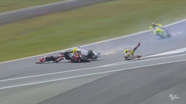 I due piloti finiscono a terra