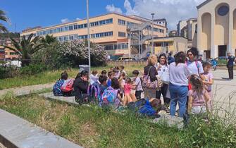 Campi Flegrei, gente in strada