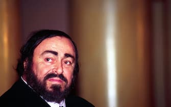 LUCIANO PAVAROTTI. (MILANO - 2001-04-19, Aresu) p.s. la foto e' utilizzabile nel rispetto del contesto in cui e' stata scattata, e senza intento diffamatorio del decoro delle persone rappresentate