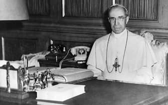 Papa Pio XII (Eingeschränkte Rechte für bestimmte redaktionelle Kunden in Deutschland. Limited rights for specific editorial clients in Germany.) Papst Pius XII *02.03.1876-09.10.1958+vorher: Eugenio Maria Giuseppe Giovanni Pacelli, IPapst von 1939 bis 1958- an seinem Schreibtisch im Vatikan- 1949 (Photo by ullstein bild/ullstein bild via Getty Images)