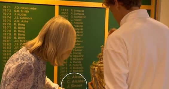 https://static.sky.it/editorialimages/92edee1ec2fde38aae7cdb66959962d05f11a27b/skysport/it/tennis/video/2025/07/13/wimbledon-2025-sinner-coppa-nome-incisione-video/stamp_sinner_albo_d_oro_og.jpg?im=Resize,width=565