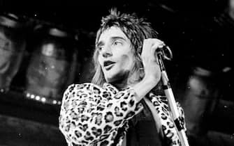LONDON: Rod Stewart performs live on stage at the Oval Cricket Ground, London during the Faces Concert on September 18 1971 (Photo by Gijsbert Hanekroot/Redferns)   