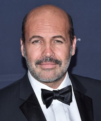 (KIKA) - BEVERLY HILLS - Eleganza e raffinatezza sul tappeto rosso, pardon grigio del Beverly Hills Hotel che ha ospitato il Princess Grace Awards Gala, dedicato alla memoria della compianta principessa di Monaco, che tramite la Fondazione Principessa Grace, dal 1982, anno della sua scomparsa sostiene e premia i talenti emergenti nella danza, nel teatro e nel cinema con borse di studio e stage.Â A fare gli onori di casa, come da tradizione, il principe Alberto di Monaco e la principessa Charlene, elegantissima in un essenziale abito viola firmato Ralph Lauren. Ospiti della serata molte glorie della tv, come Katherine Kelly Lang, la Brooke di Beautiful, Kristina Davis, la raffinata Charlotte York di Sex & The City, Sam Trammell, il licantropo di True Blood, ma anche Jeremy Meeks, il modello scoperto con una foto segnaletica, insieme alla compagna Chloe Green.Siccome anche l&#39;occhio vuole la sua parte, ecco Sofia Carson e Sofia Milos, Isabela Moner e Bethany Mota in abito blu elettrico, esattamente come il trucco sugli occhi.Ecco tutti gli ospiti della serata.Â [galleria]GUARDA ANCHE:[video mp4=//www.kikapress.com/kikavideo/mp4/kikavideo_140056.mp4 id=140056]


