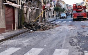 Catania, Fleri, frazione di Zafferana Etnea, i danni e i primi soccorsi dopo il terremoto di magnitudo 4.8 delle 03:19 del mattino. Tutta l'area dell'Etna interessata da uno sciame sismico già da diversi giorni a seguito dell'eruzione è stata colpita da un forte terremoto nelle prime ore del mattino che ha causato molti danni e circa 30 feriti lievi. 26/12/2018, Catania, Italia