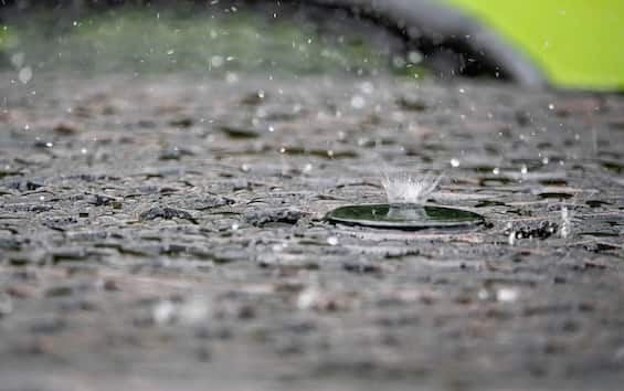Maltempo, allerta arancione in Lombardia e Liguria. Un disperso a Enna